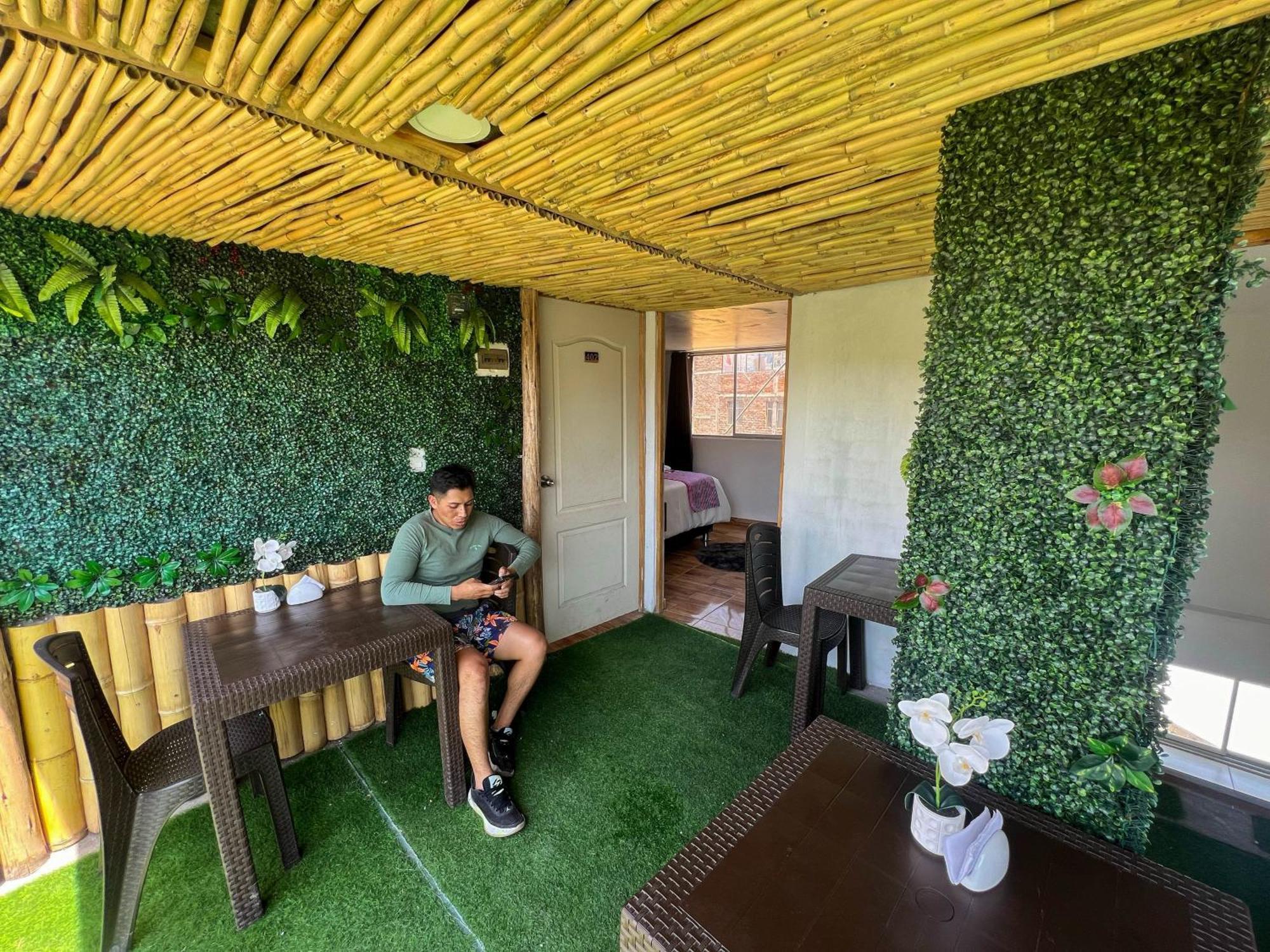 Golden Paris Hotel "Descuentos Junio" อายากุตโช ภายนอก รูปภาพ