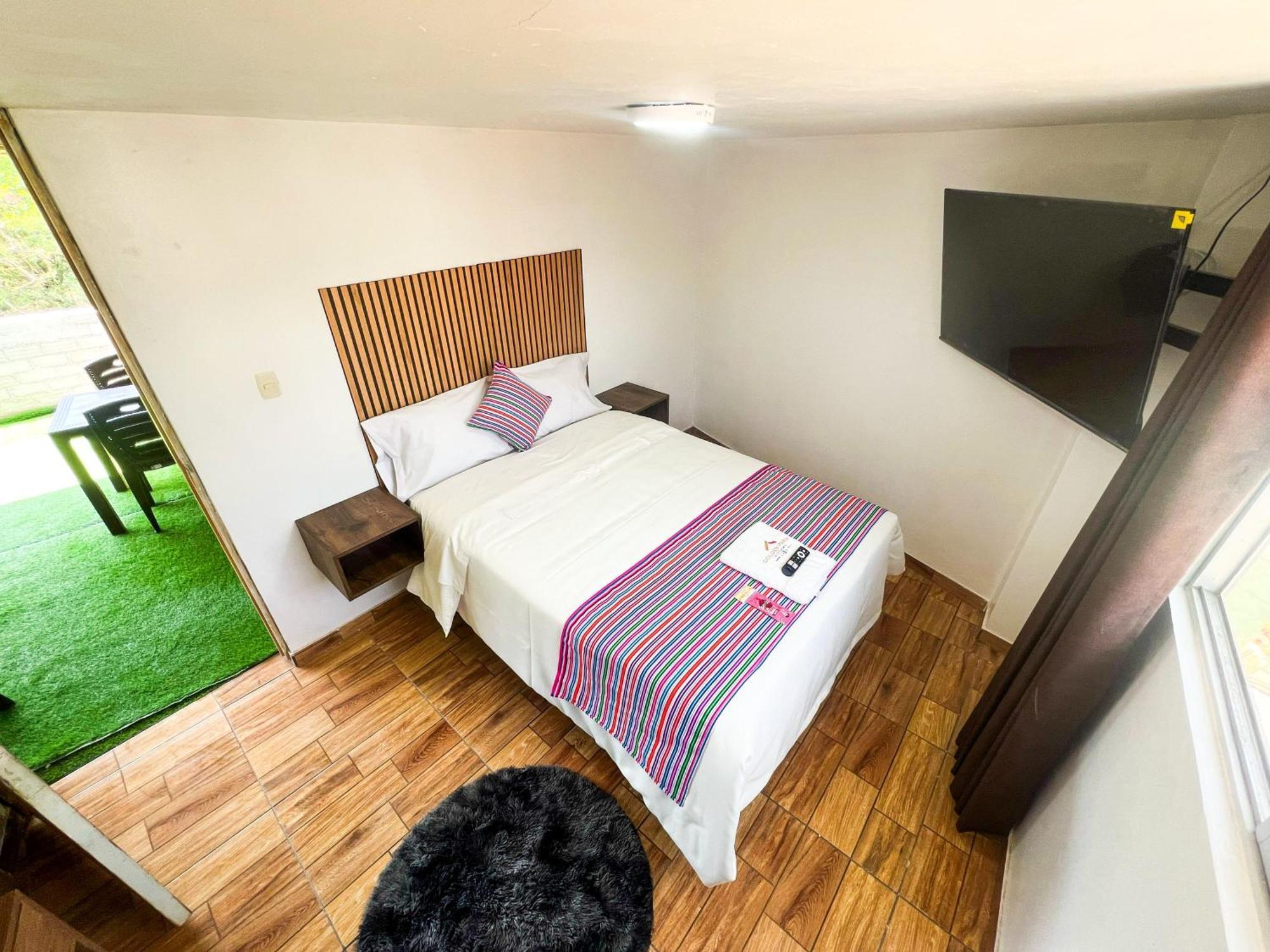 Golden Paris Hotel "Descuentos Junio" อายากุตโช ภายนอก รูปภาพ