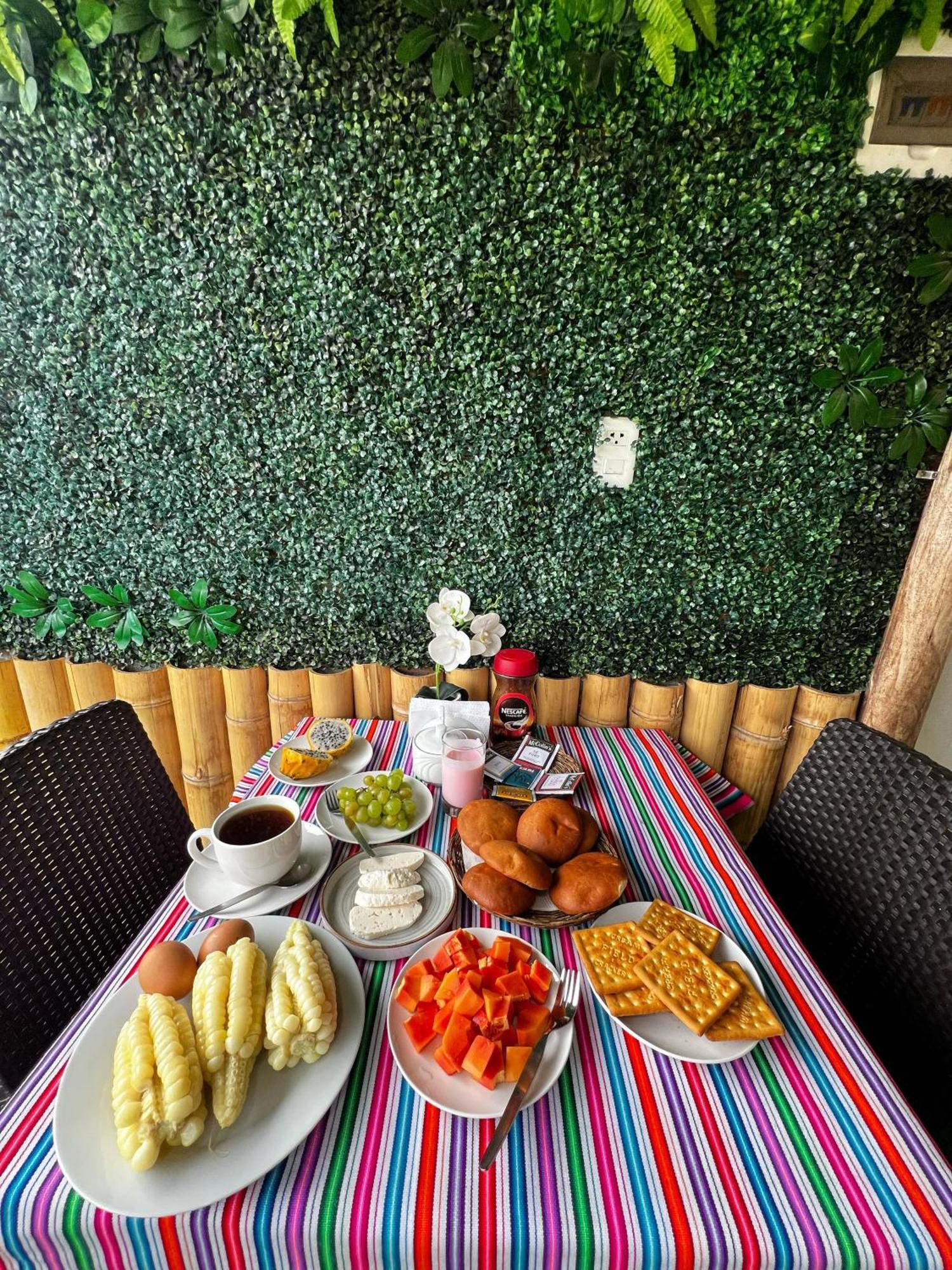 Golden Paris Hotel "Descuentos Junio" อายากุตโช ภายนอก รูปภาพ